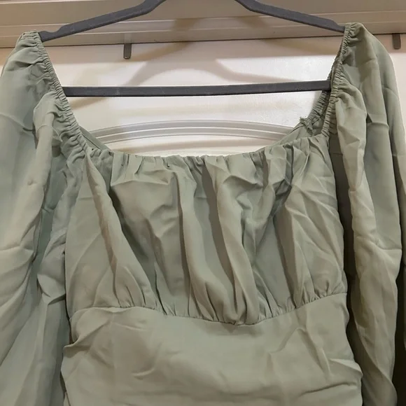 Elegant Green Long Sleeve Dress - Picture 5 of 11